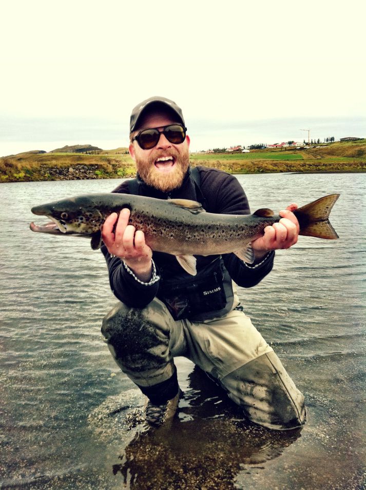 Í Stóru Laxá. Tryggvi Þór Hilmarsson með einn vænan úr Stóru Laxá.