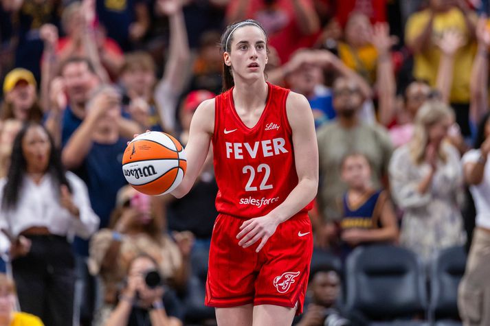 Caitlin Clark er að læra betur og betur inn á WNBA deildina og það sést bæði á tölum hennar og betra gengi liðsins.