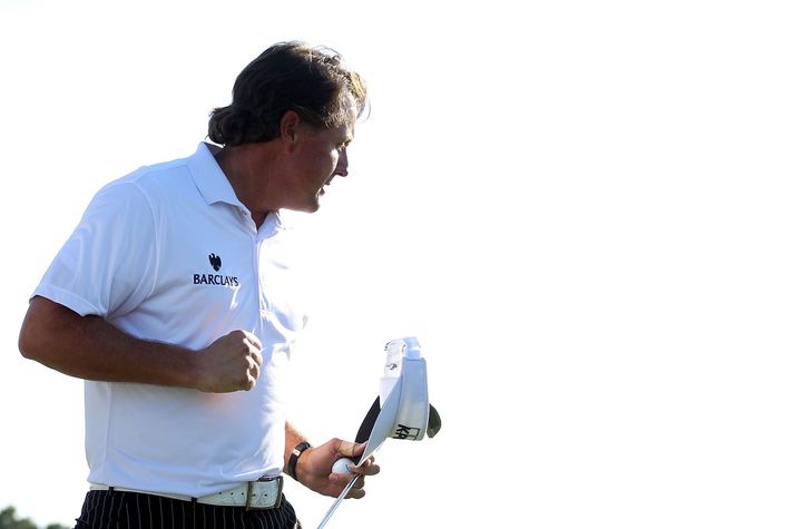 Phil Mickelson er í baráttunni fyrir lokadaginn á Mastersmótinu.