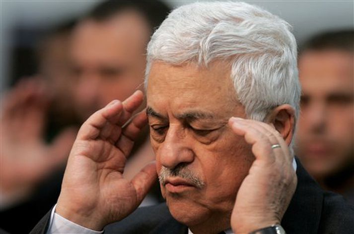 Mahmoud Abbas, forseti Palestínumanna, við bænahald í Ramallah á Vesturbakkanum í gær.