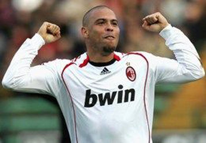 Ronaldo lék með Inter 1997-2002 og AC Milan 2007-2008.