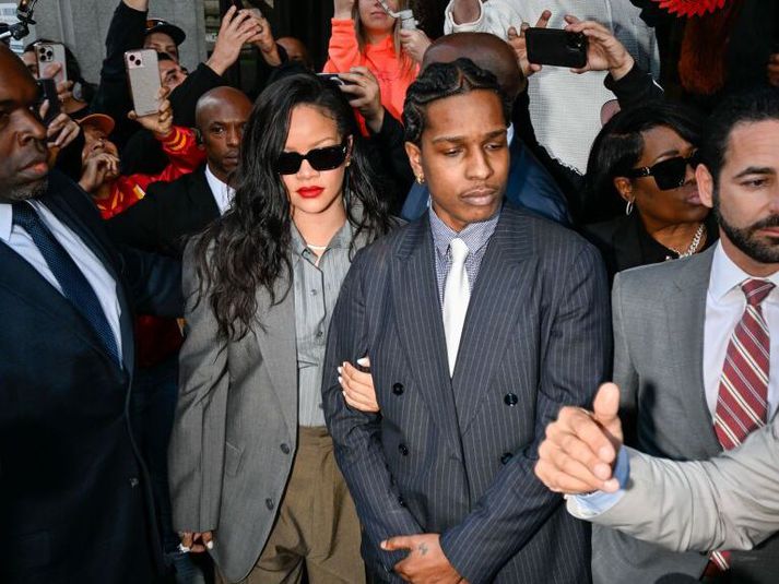 A$AP Rocky og Rihanna fyrir utan dómshúsið í Los Angeles eftir sýknudóm rapparans.