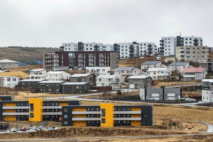 Innbrotsþjófarnir klifruðu upp vinnupalla sem búið var að setja upp við fjölbýlishús og af þeim inn í íbúð.