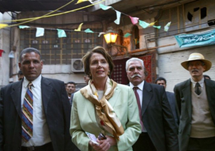 Nancy Pelosi á ferðalagi um Damascus í morgun.