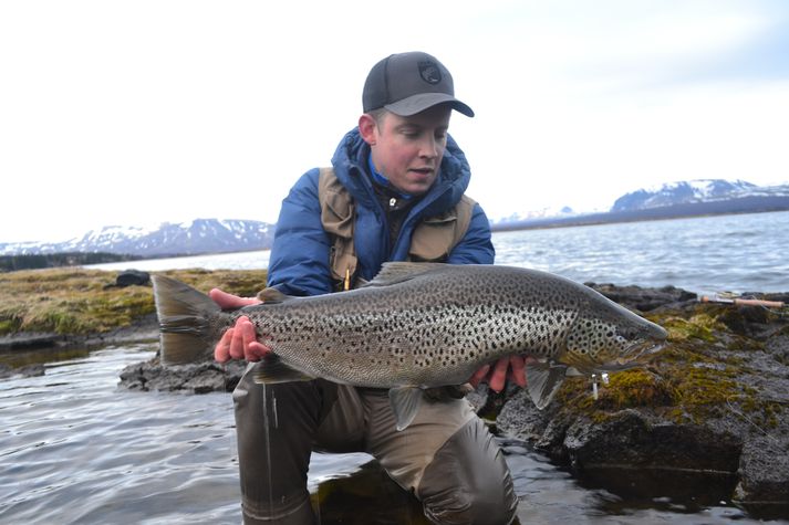 Gunnar með flottann urriða af Kárastöðum í fyrradag.