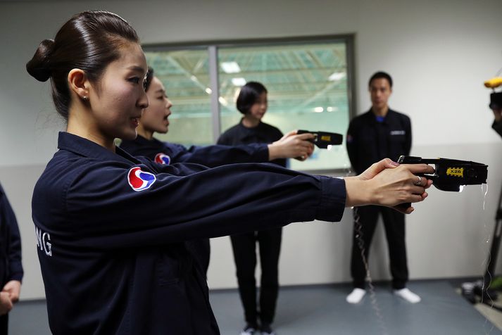 Flugliðar Korean Air munu munda rafbyssurnar oftar.