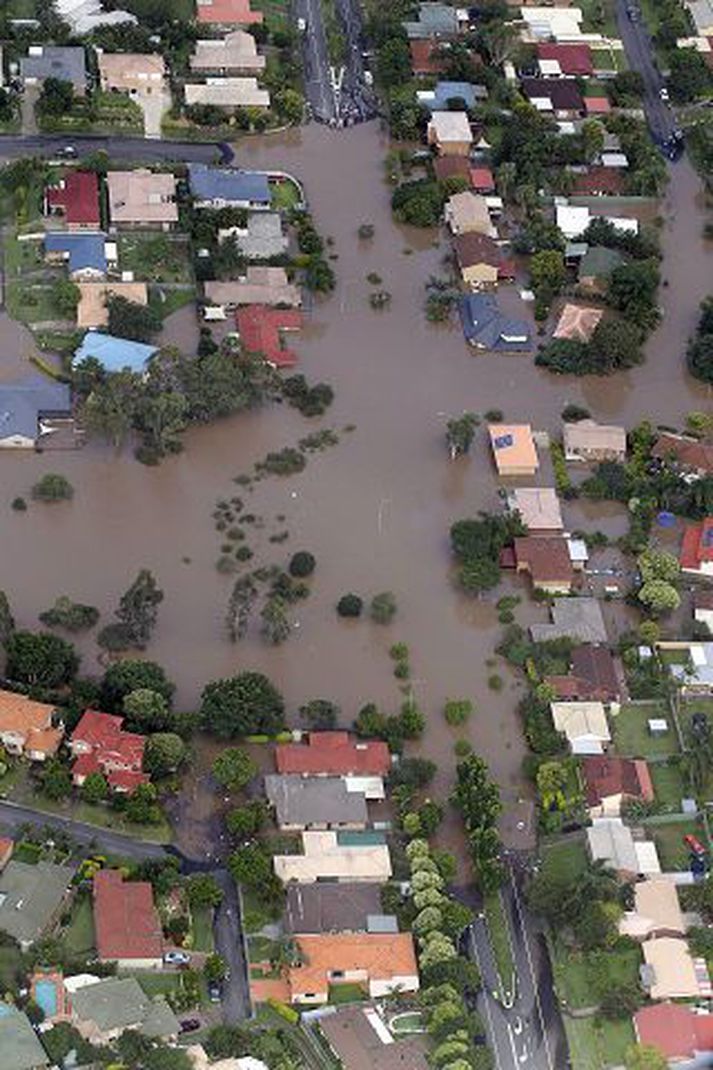 Heilu hverfin í Brisbane eru nánast komin á kaf.Fréttablaðið/AP