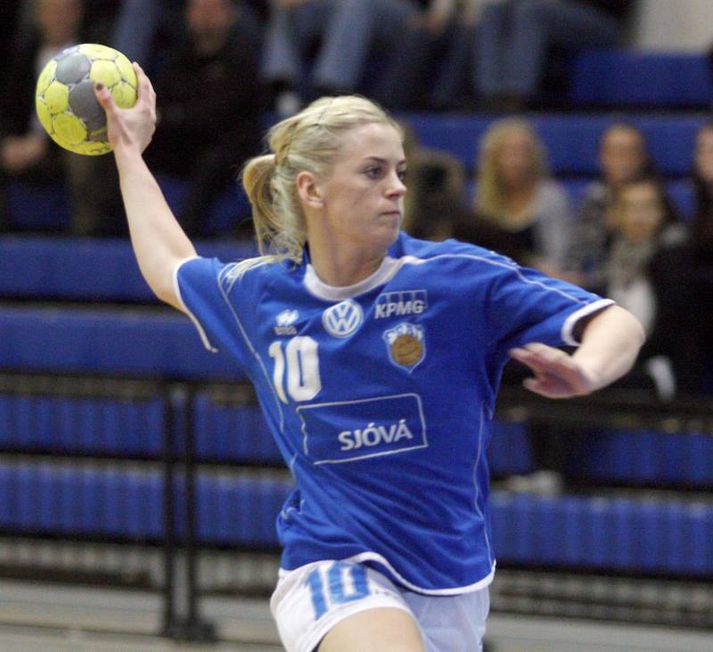 Karen Knútsdóttir skorar hér eitt af mörkum sínum gegn Fylki í kvöld. 