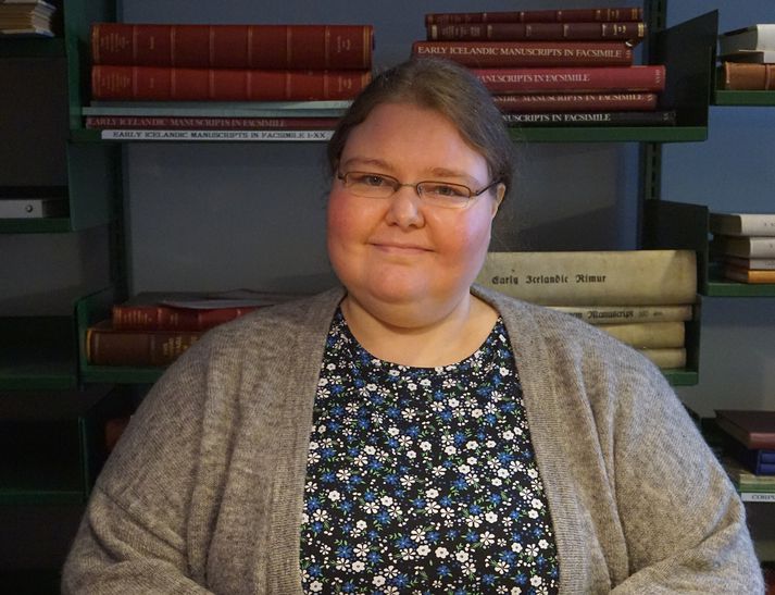 Védís Ragnheiðardóttir er doktorsnemi í íslenskum miðaldabókmenntum og situr í stjórn Fedon. Þá situr hún jafnframt fyrir hönd félagsins í stjórn Miðstöðvar framhaldsnáms.