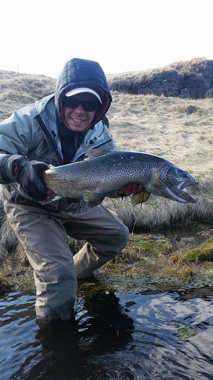 Kristján Geir með flottan urriða úr Galtalæk þann 1. maí