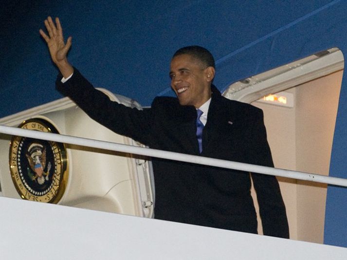 Obama kveður landa sína rétt áður en hann stökk upp í flugvél og hélt til Hawai.