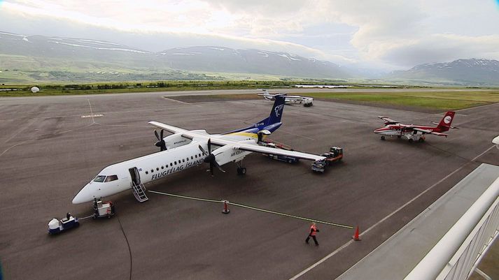 Flugvél Flugfélags Íslands á Akureyrarflugvelli