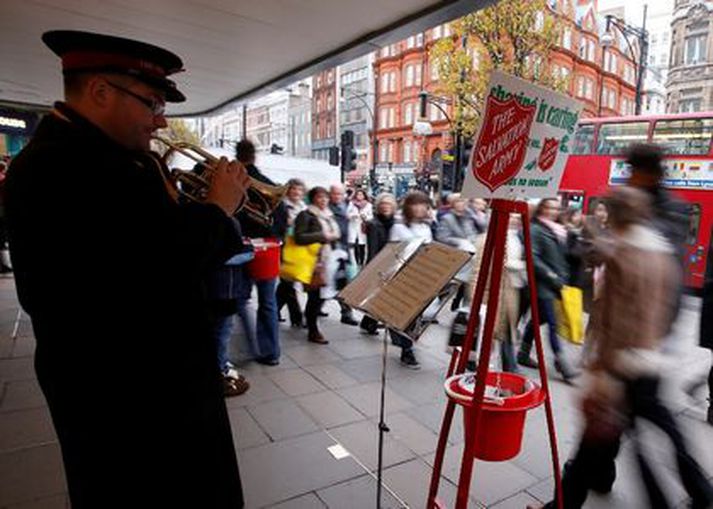 Alliance Boots er umsvifamikið í verslunarrekstri í Bretlandi, m.a. á verslunargötunni Oxford Street, þar sem oft er líflegt mannlíf.