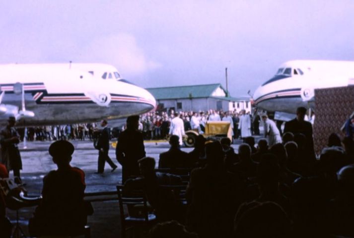 Flugvélarnar komu báðar til landsins sama dag með tíu mínútna millibili þann 2. maí árið 1957. Mannfjöldi fagnaði komu þeirra á Reykjavíkurflugvelli.