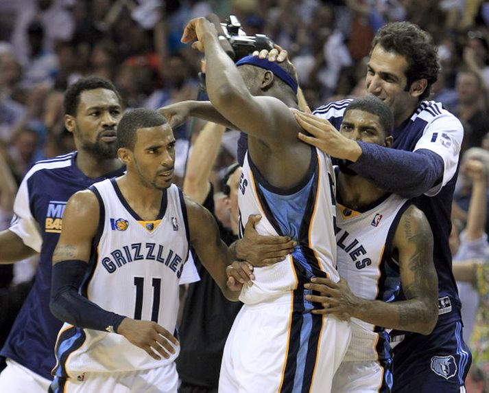 Leikmenn Memphis Grizzlies fagna í nótt.