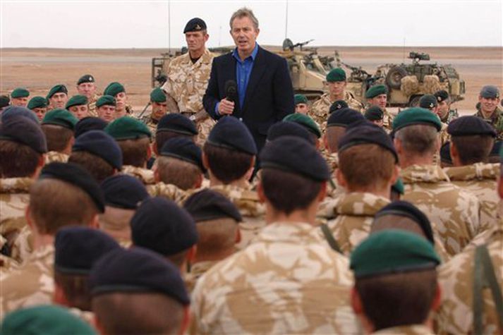 Tony Blair, forsætisráðherra Bretlands, ávarpar breska hermenn í Helmand-héraði í Suður-Afganistan í morgun.