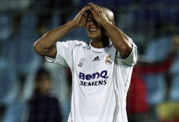 Vonbrigðin leyna sér ekki í svipnum á Roberto Carlos hjá Real Madrid eftir leikinn í gærkvöldi