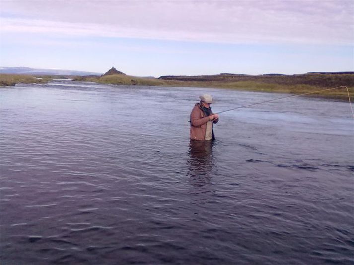 Erlendur veiðimaður við Þórðarvörðuhyl í Eldvatni.