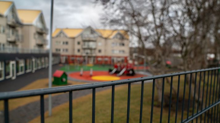 Leikskólanum Mánagarði var lokað í kjölfar sýkingarinnar og hann þrifinn og sótthreinsaður. Hann var svo opnaður á ný í síðustu viku.