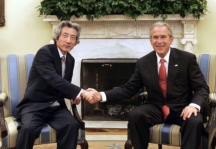 Junichiro Koizumi og George W. Bush
Stilltu sér upp fyrir fundinn í Hvíta húsinu á fimmtudag og lofuðu góða samvinnu sína gegnum árin.