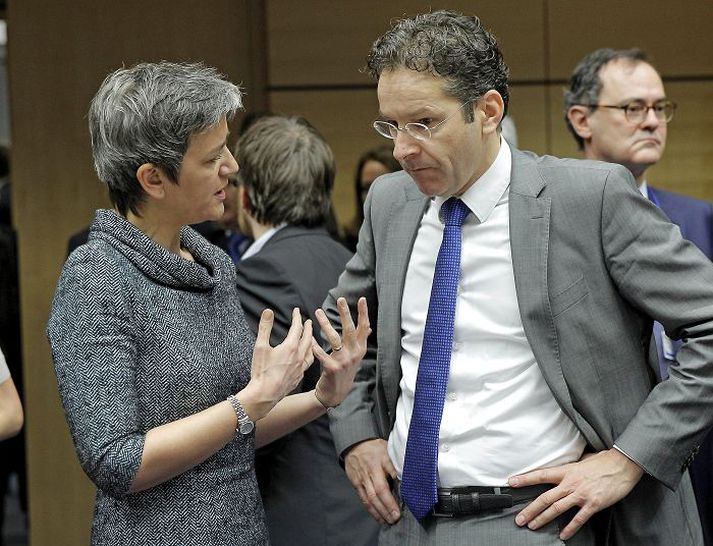 Jeroen Dijsselbloem, fjármálaráðherra Hollands (til hægri), ræðir við Margrethe Vestager, fjármálaráðherra Danmerkur.