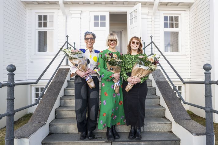 Fjöruverðlaunin 2025 afhent í Höfða. Frá vinstri: Ingunn Ásdísardóttir, Rán Flyering og Birgitta Björg Guðmarsdóttir.