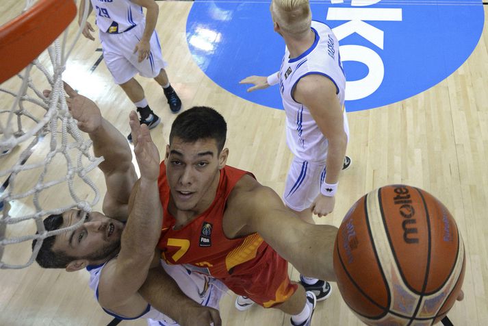 Axel Kárason í leik með íslenska landsliðinu á Eurobasket.