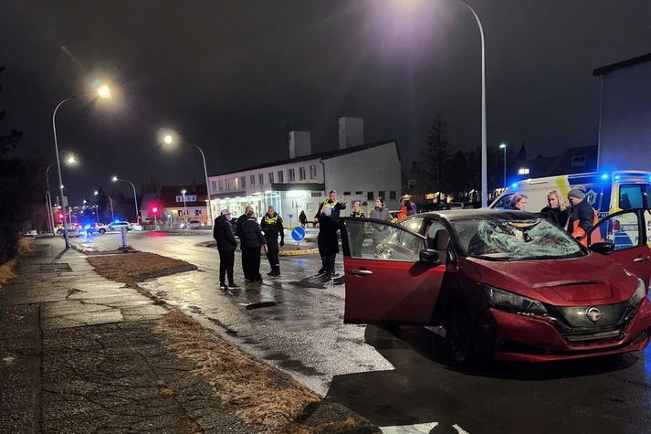 Langholtsvegur er lokaður að hluta til.