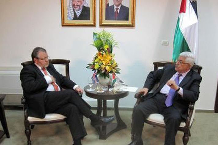 Össur Skarphéðinsson utanríkisráðherra og Mahmoud Abbas, forseti Palestínu, á fundi í Palestínu.