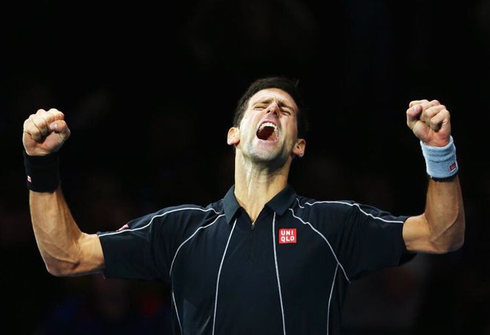 Djokovic fagnar sigrinum í kvöld.