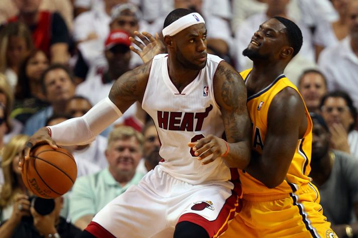 LeBron og Stephenson takast á.