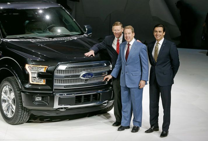 Alan Mulally, William Clay Ford Jr. og Mark Fields.