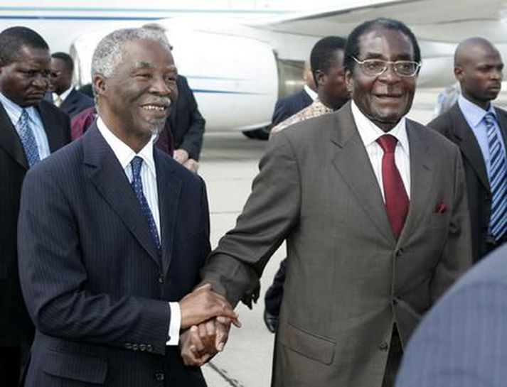 Thabo Mbeki og Robert Mugabe eru góðir vinir.