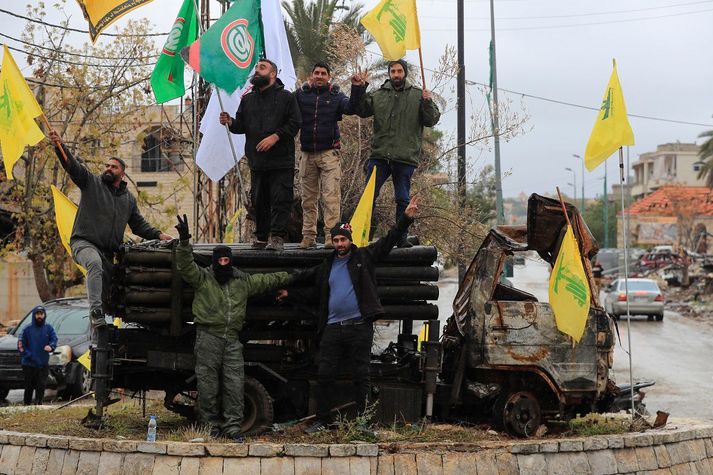 Stuðningsmenn Hezbollah fögnuðu ákaft í Kfar Tebnit í morgun.