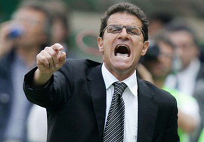 Fabio Capello og félagar í Real Madrid voru heppnir að stela þremur stigum á Mestalla í gær