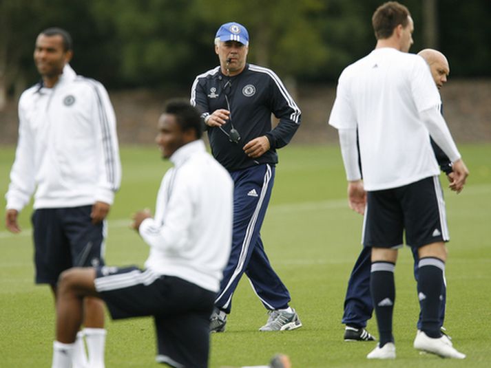 Carlo Ancelotti, stjóri Chelsea, á æfingu með liðinu.