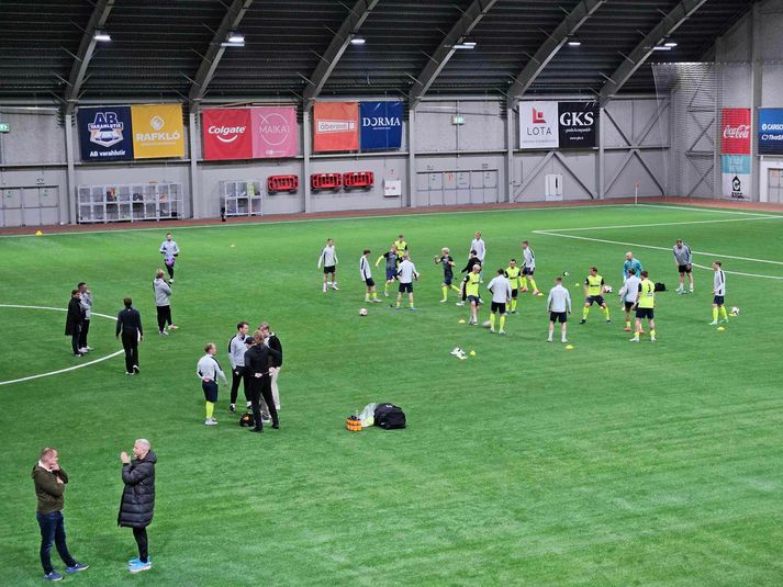 KR-ingar æfðu í Kórnum eftir að leik liðsins við HK var aflýst. Stjórnarmenn félagsins kærðu niðurstöðu stjórnar KSÍ í þessu fordæmisgefandi máli.