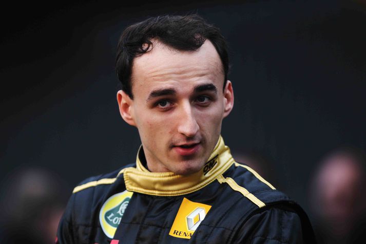 Robert Kubica ekur með Lotus Renault.