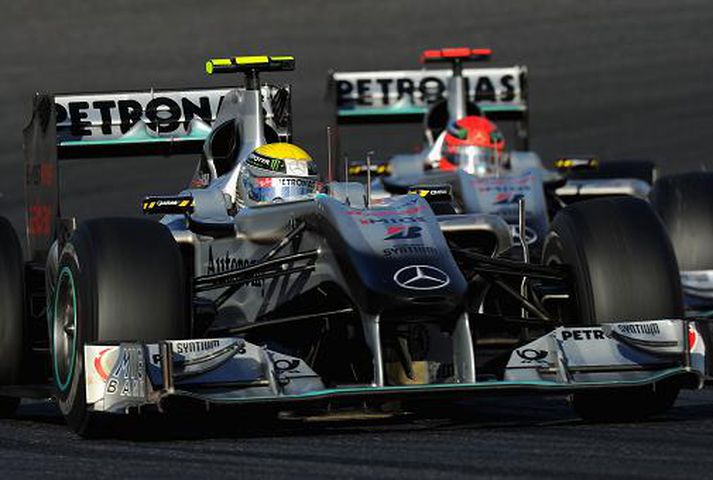 Nico Rosberg og Michael Schumacher börðust af kappi innbyrðis í síðustu keppni.