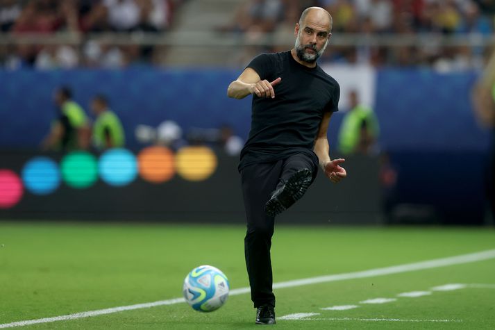 Pep Guardiola hefur ekki trú á því að Manchester City kæmist upp með að eyða jafn háum fjárhæðum í leikmenn og Chelsea hefur gert undanfarið.