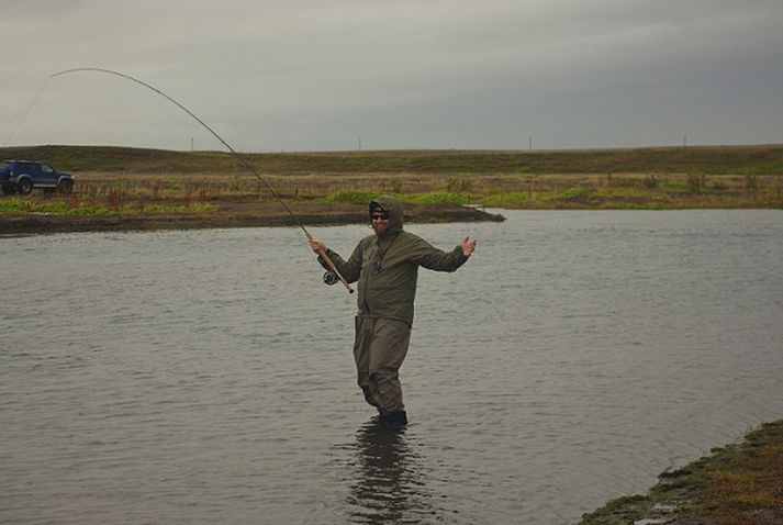 Björgólfur með fisk á í Ytri Rangá.