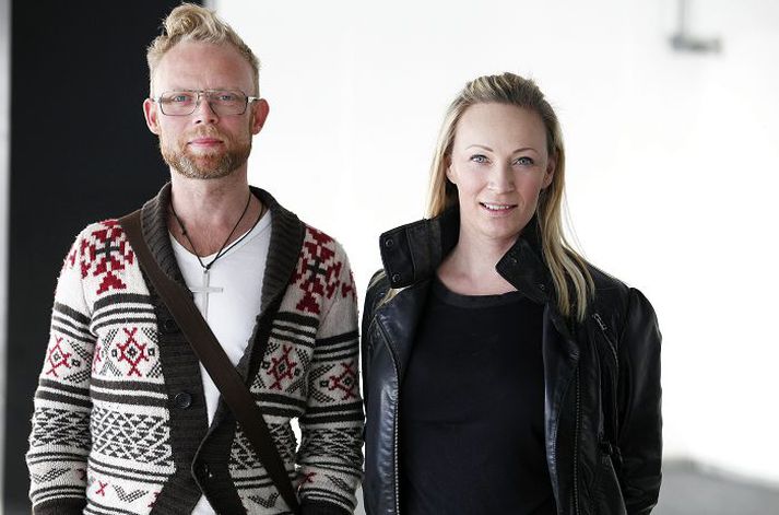 tískupar Þau Arnar Gauti Sverrisson og Jóhanna Pálsdóttir opna Elite Fashion Academy í næsta mánuði en skólinn býður upp nám tengt fegurð, tísku og heilsu. Fréttablaðið/stefán