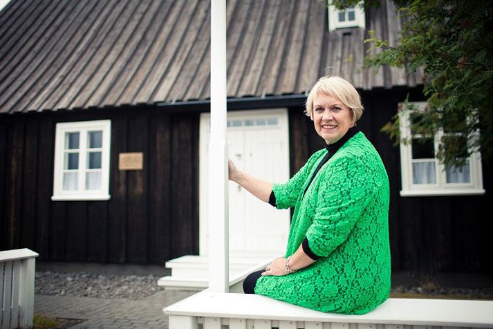 Leikstjórinn Saga Jónsdóttir skrifaði verkið ásamt Stefaníu E. Hallbjörnsdóttur og leikstýrir því einnig.