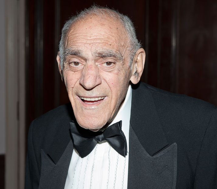 Abe Vigoda varð 94 ára gamall.