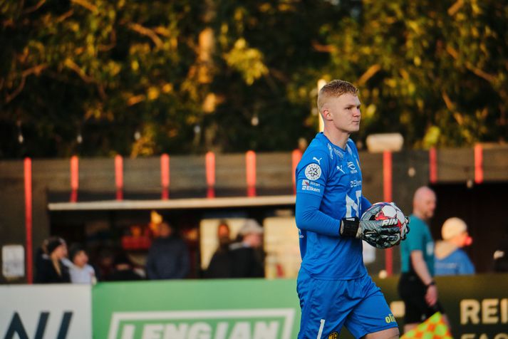 Árni Marínó Einarsson hefur verið einn besti markmaður deildarinnar í sumar en fékk slæmt mark á sig í dag. Það kom þó ekki að mikilli sök því ÍA vann 4-1 endurkomusigur.