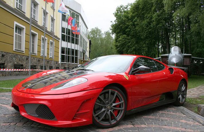 Ferrari bíll