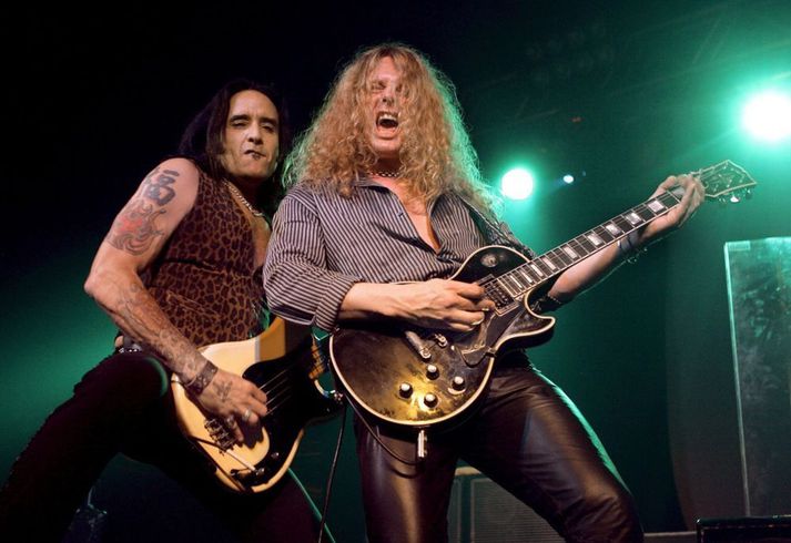 Liðsmenn Thin Lizzy, Marco Mandoza og John Sykes, á tónleikum í Köln árið 2006.