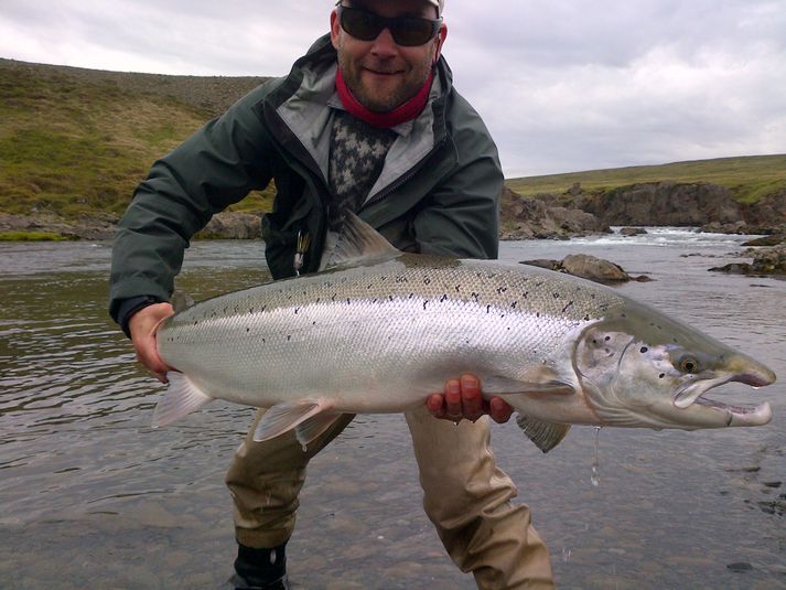 Jóhannes Baldursson með 20+ punda fisk sem kom af Fossbreiðunni í Selá