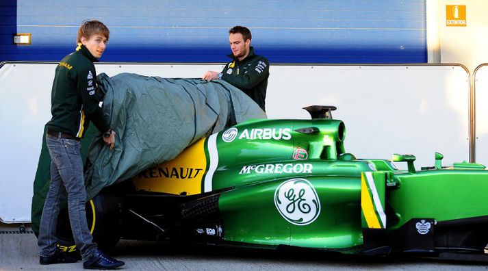 Charles Pic og Giedo van der Garde afhjúpuðu Caterham-bílinn á brautinni í Jerez í dag.