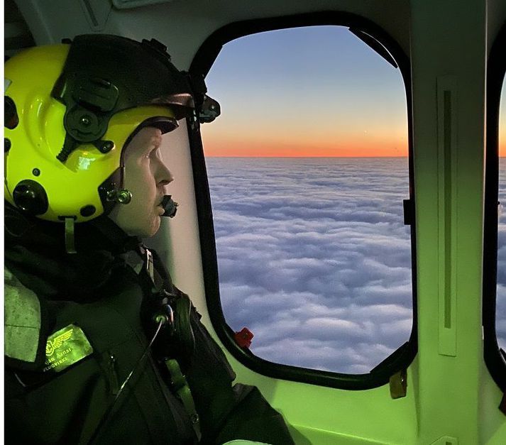 Kristján Björn Arnar, flugvirki og spilmaður, um borð í TF-GRO í nótt.